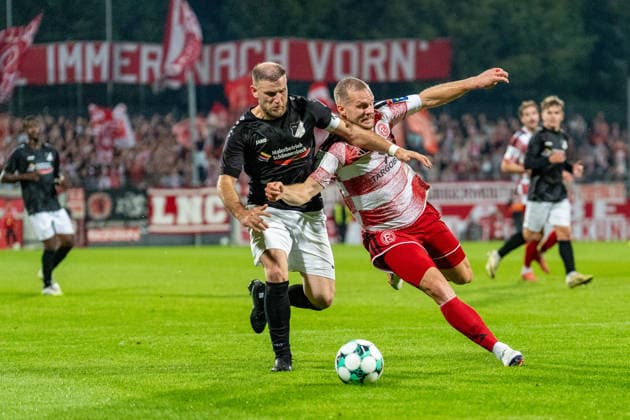 Ardit Zeqiri (Schwarz-Weiss 09 36 Oberhausen-Alstaden, 04) im Zweikampf mit Eric Hottmann (Fortuna Düsseldorf, 09) Fortuna Duesseldorf vs. Schwarz-Weiss Alstaden, Fussball, Niederrheinpokal, 2.Runde, Saison 2026 27, 23.09.2026, DFL REGULATIONS PROHIBIT ANY USE OF PHOTOGRAPHS AS IMAGE SEQUENCES AND OR QUASI-VIDEO, Fortuna Duesseldorf vs. Schwarz-Weiss Alstaden, Fussball, Niederrheinpokal, 2.Runde, Saison 2026 27, 23.09.2026 Düsseldorf Copyright: xEibner-Pressefoto LukasxBaldygax EP_LBA