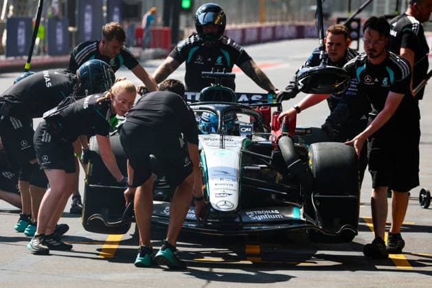 F1 - AZERBAIJAIN GRAND PRIX 2026 63 RUSSELL George (gbr), Mercedes AMG F1 Team W17, action mechanic, mecanicien, mechanics during the 2026 Formula 1 Azerbaijan Grand Prix, 15th round of the 2026 Formula One World Championship, WM, Weltmeisterschaft from September 24 to 26, 2026 on the Baku City Circuit, in Baku, Azerbaijan - BakuAzerbaijan Copyright: xFLORENTxGOODENx