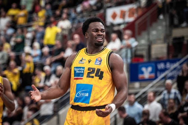 Maxwell Dongmo Temoka (MHP RIESEN Ludwigsburg, 24) - sichtlich unzufrieden mit Entscheidung des Unparteiischen, mit dem Start ins Spiel GER, MHP Riesen Ludwigsburg vs. Rostock Seawolves, Basketball Bundesliga, easycredit BBL, 2. Spieltag, Spielzeit 2026 2027, 24.09.2026 GER, MHP Riesen Ludwigsburg vs. Rostock Seawolves, Basketball Bundesliga, easycredit BBL, 2. Spieltag, Spielzeit 2026 2027, 24.09.2026 Ludwigsburg Copyright: xSandyxDinkelackerx EP_SDR
