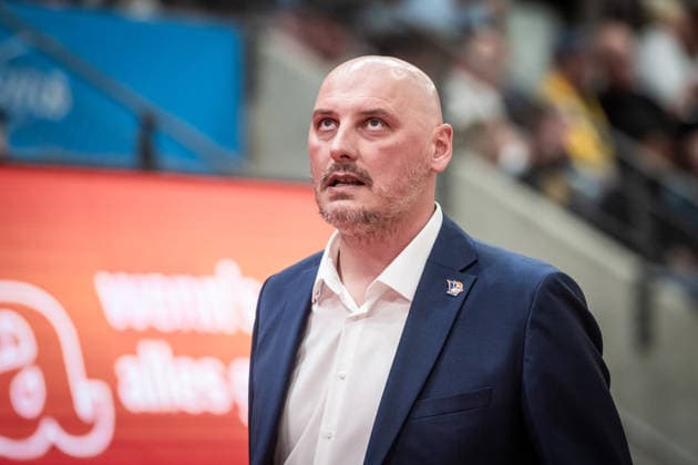 Przemyslaw Frasunkiewicz (Rostock Seawolves, Head-Coach) - kritischer Blick zur Anzeigetafel GER, MHP Riesen Ludwigsburg vs. Rostock Seawolves, Basketball Bundesliga, easycredit BBL, 2. Spieltag, Spielzeit 2026 2027, 24.09.2026 GER, MHP Riesen Ludwigsburg vs. Rostock Seawolves, Basketball Bundesliga, easycredit BBL, 2. Spieltag, Spielzeit 2026 2027, 24.09.2026 Ludwigsburg Copyright: xSandyxDinkelackerx EP_SDR