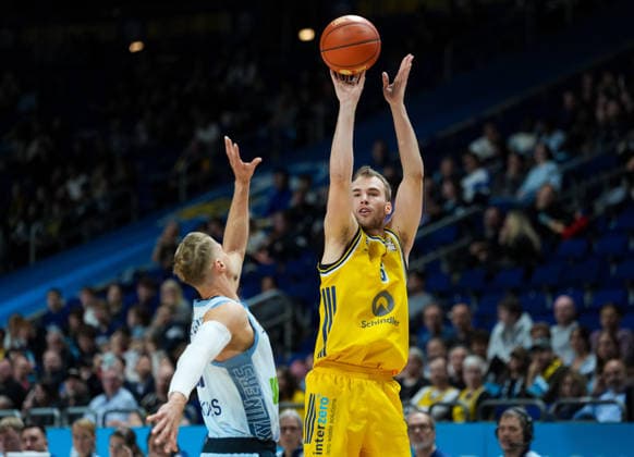 Malte Delow (Alba Berlin, 6) wirft auf den Korb. GER, Alba Berlin vs Fraport Skyliners Frankfurt, easyCredit BBL, 2. Spieltag, Saison 2026 27, Uber Arena, Berlin, 24.09.2026 Alba Berlin vs Fraport Skyliners Frankfurt, easyCredit BBL, 2. Spieltag, Saison 2026 67, 24.09.2026 Berlin Copyright: xEibner-Pressefoto ScottxColemanx EP_SCN