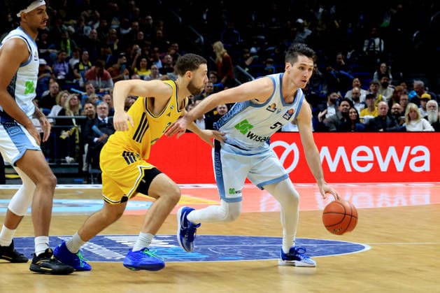 24.09.2026, Deutschland, GER, DEU, Basketball, 1.Bundesliga, 1.Tag, Saison 2026 2027, Berlin, ALBA Berlin vs Frankfurt Skyliners JORDAN FORD ( ALBA Berlin 3 ), Ryan Arcidiacono ( Frankfurt Skyliners 51 ) nordphoto GmbH Engler Berlin Uber-Arena Bundesland Deutschland Copyright: xNordphotox xEnglerx