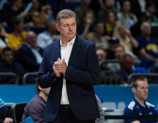 Klaus Perwas (Fraport Skyliners Frankfurt, Cheftrainer) GER, Alba Berlin vs Fraport Skyliners Frankfurt, easyCredit BBL, 2. Spieltag, Saison 2026 27, Uber Arena, Berlin, 24.09.2026 Alba Berlin vs Fraport Skyliners Frankfurt, easyCredit BBL, 2. Spieltag, Saison 2026 67, 24.09.2026 Berlin Copyright: xEibner-Pressefoto ScottxColemanx EP_SCN