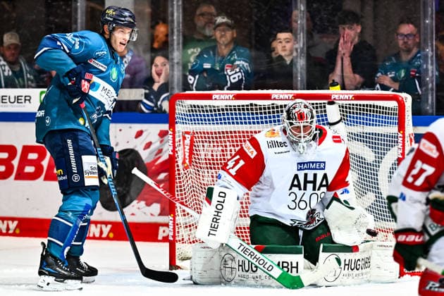 Maximilian Eisenmenger (Iserlohn Roosters, 41) Peyton Jones (Augsburger Panther, 41), GER, Iserlohn Roosters vs. Augsburger Panther, Eishockey, Penny-DEL, 3. Spieltag, Spielzeit 2026 2027, 24.09.2026, GER, Iserlohn Roosters vs. Augsburger Panther, Eishockey, Penny-DEL, 3. Spieltag, Spielzeit 2026 2027, 24.09.2026 Iserlohn Copyright: xJonasxBrockmann Eibner-Pressefotx EP_JBN