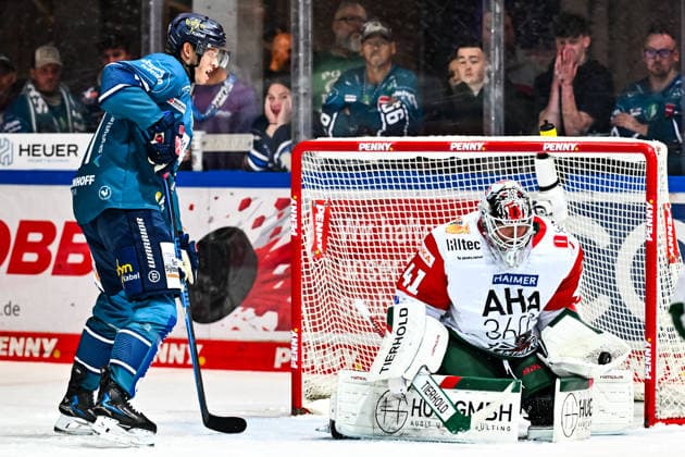 Maximilian Eisenmenger (Iserlohn Roosters, 41) Peyton Jones (Augsburger Panther, 41), GER, Iserlohn Roosters vs. Augsburger Panther, Eishockey, Penny-DEL, 3. Spieltag, Spielzeit 2026 2027, 24.09.2026, GER, Iserlohn Roosters vs. Augsburger Panther, Eishockey, Penny-DEL, 3. Spieltag, Spielzeit 2026 2027, 24.09.2026 Iserlohn Copyright: xJonasxBrockmann Eibner-Pressefotx EP_JBN