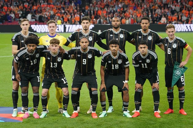 Mannschsftsfoto Deutschland hinten: Nico Schlotterbeck (Deutschland Germany), Torwart Marc-Andre ter Stegen (Deutschland Germany), Kai Havertz (Deutschland Germany), Jonathan Tah (Deutschland Germany), Felix Nmecha (Deutschland Germany), Joshua Kimmich (Deutschland Germany) vorn: Karim Adeyemi (Deutschland Germany), Philipp Treu (Deutschland Germany), Kevin Schade (Deutschland Germany), Nathaniel Brown (Deutschland Germany), Nadiem Amiri (Deutschland Germany) - Amsterdam 24.09.2026: Niederlande vs. Deutschland, Nations League 1. Spieltag, Johann Cruijff Arena