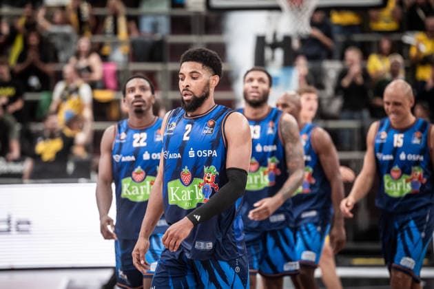 Zach Copeland (Rostock Seawolves, 02) und Team - sichtlich enttaeuscht ueber Auswaertsniederlage in Ludwigsburg GER, MHP Riesen Ludwigsburg vs. Rostock Seawolves, Basketball Bundesliga, easycredit BBL, 2. Spieltag, Spielzeit 2026 2027, 24.09.2026 GER, MHP Riesen Ludwigsburg vs. Rostock Seawolves, Basketball Bundesliga, easycredit BBL, 2. Spieltag, Spielzeit 2026 2027, 24.09.2026 Ludwigsburg Copyright: xSandyxDinkelackerx EP_SDR