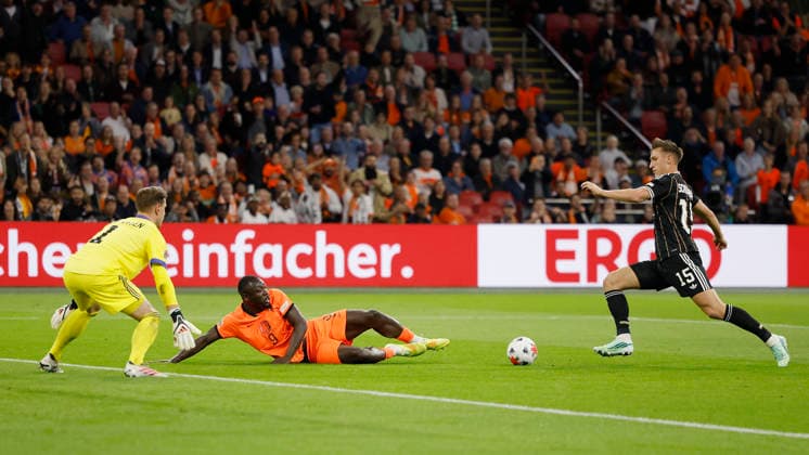 v.l.n.r.: Torhüter, Goalkeeper Marc-André ter Stegen (Deutschland), Brian Brobbey (Niederlande) und Nico Schlotterbeck (Deutschland), im UEFA-Nations-League-Spiel zwischen den Niederlanden und Deutschland in der Johan Cruijff ArenA, Amsterdam, Niederlande, am 24. September 2026. in action during the UEFA Nations League match between the Netherlands and Germany at the Johan Cruijff ArenA, Amsterdam, Netherlands, on September 24, 2026. Copyright: HMBxMedia xHeikoxBecker