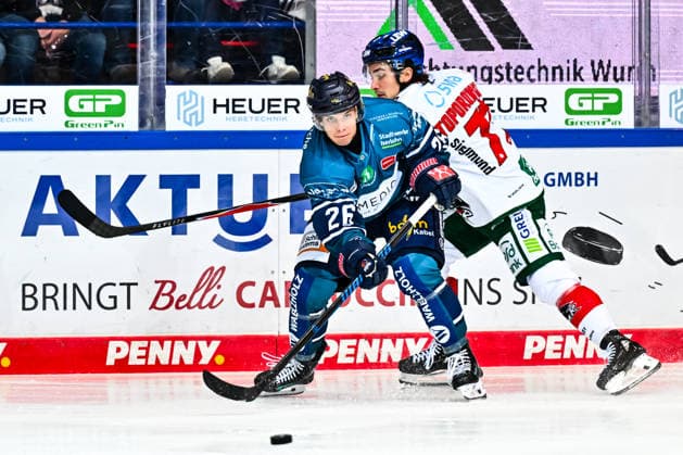 Dennis Lobach (Iserlohn Roosters, 26) Luke Toporowski (Augsburger Panther, 77), GER, Iserlohn Roosters vs. Augsburger Panther, Eishockey, Penny-DEL, 3. Spieltag, Spielzeit 2026 2027, 24.09.2026, GER, Iserlohn Roosters vs. Augsburger Panther, Eishockey, Penny-DEL, 3. Spieltag, Spielzeit 2026 2027, 24.09.2026 Iserlohn Copyright: xJonasxBrockmann Eibner-Pressefotx EP_JBN