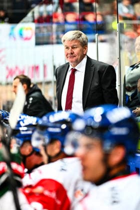 Bill Peters (Cheftrainer, Headcoach, Augsburger Panther), GER, Iserlohn Roosters vs. Augsburger Panther, Eishockey, Penny-DEL, 3. Spieltag, Spielzeit 2026 2027, 24.09.2026, GER, Iserlohn Roosters vs. Augsburger Panther, Eishockey, Penny-DEL, 3. Spieltag, Spielzeit 2026 2027, 24.09.2026 Iserlohn Copyright: xJonasxBrockmann Eibner-Pressefotx EP_JBN