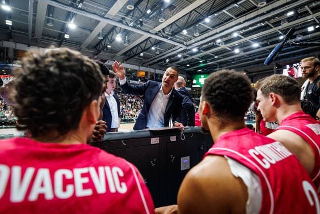 Marko Stankovic (Headcoach Telekom Baskets Bonn) in der Auszeit, Emotionen, Geste, Gestik, Mimik Vet Concept Gladiators Trier vs Telekom Baskets Bonn, Basketball, easyCredit BBL, 2. Spieltag, Saison 2026 2027, 25.09.2026 Vet Concept Gladiators Trier vs Telekom Baskets Bonn, Basketball, easyCredit BBL, 2. Spieltag, Saison 2026 2027, 25.09.2026 Copyright: xEibnerxPressefotox EP_ANS