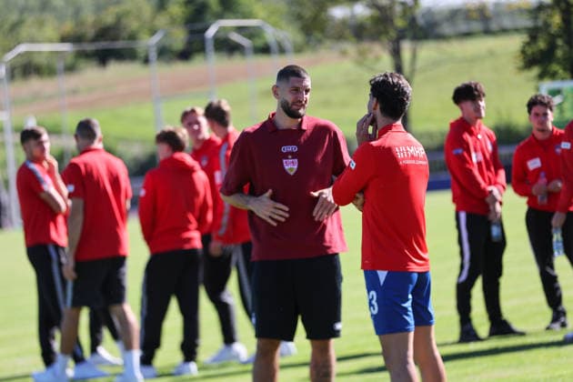 Julian Gaston Chabot (VfB Stuttgart, 24) vor dem Spiel GER, VfB Stuttgart vs. 1. FC Heidenheim 1846, Fussball, Freundschaftsspiel, Spielzeit 2026 2027, 25.09.2026 GER, VfB Stuttgart vs. 1. FC Heidenheim 1846, Fussball, Freundschaftsspiel, Spielzeit 2026 2027, 25.09.2026 Beutelsbach Copyright: xEibner-Pressefoto SoerenxHerwegx EP_SHG