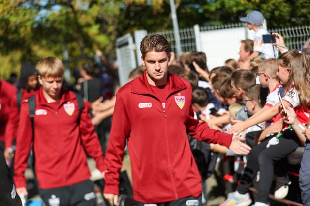 Finn Jeltsch (VfB Stuttgart, 29) vor dem Spiel GER, VfB Stuttgart vs. 1. FC Heidenheim 1846, Fussball, Freundschaftsspiel, Spielzeit 2026 2027, 25.09.2026 GER, VfB Stuttgart vs. 1. FC Heidenheim 1846, Fussball, Freundschaftsspiel, Spielzeit 2026 2027, 25.09.2026 Beutelsbach Copyright: xEibner-Pressefoto SoerenxHerwegx EP_SHG