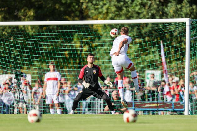Dennis Seimen (VfB Stuttgart, 41) beim aufwärmen GER, VfB Stuttgart vs. 1. FC Heidenheim 1846, Fussball, Freundschaftsspiel, Spielzeit 2026 2027, 25.09.2026 GER, VfB Stuttgart vs. 1. FC Heidenheim 1846, Fussball, Freundschaftsspiel, Spielzeit 2026 2027, 25.09.2026 Beutelsbach Copyright: xEibner-Pressefoto SoerenxHerwegx EP_SHG