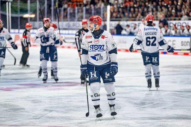 Alex Trivellato (Nr. 43 Schwenninger Wild Wings) GER, Grizzlys Wolfsburg gegen Schwenninger Wild Wings, Eishockey, Penny DEL, Woche 3, Spielzeit 2026 27, 25.09.2026 GER, Grizzlys Wolfsburg gegen Schwenninger Wild Wings, Eishockey, Penny DEL, Woche 3, Spielzeit 2026 27, 25.09.2026 Wolfsburg Copyright: xEibner-Pressefoto DanielxREINELTx EP_DRT