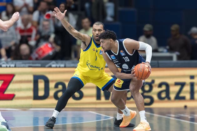 Pierre Brooks II (Jena, 1), Kostja Mushidi (MBC, 10), Syntainics MBC vs. Science City Jena, BBL, Basketball Männer, 1. Bundesliga, 2. Spieltag, Saison 2026 27, 25.09.2026. Weißenfels Stadthalle Sachsen-Anhalt Deutschland