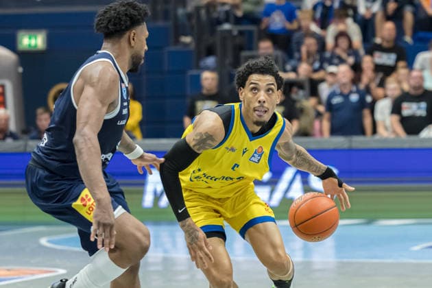 Anthony Gaines (MBC, 11), Terrence Edwards Jr. (Jena, 5), Syntainics MBC vs. Science City Jena, BBL, Basketball Männer, 1. Bundesliga, 2. Spieltag, Saison 2026 27, 25.09.2026. Weißenfels Stadthalle Sachsen-Anhalt Deutschland