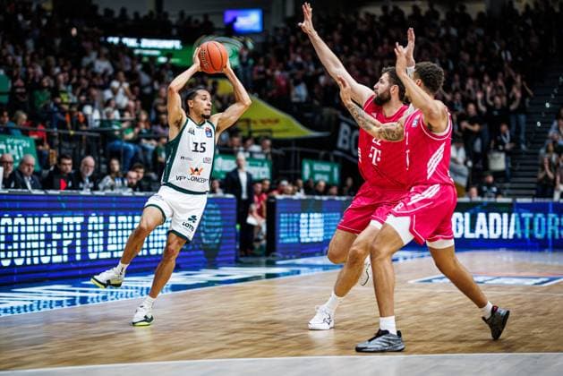 Jordan Roland (Gladiators Trier) im Zweikampf mit Leon Kratzer (Telekom Baskets Bonn) und Alijah Comithier (Telekom Baskets Bonn), Aktion Action Vet Concept Gladiators Trier vs Telekom Baskets Bonn, Basketball, easyCredit BBL, 2. Spieltag, Saison 2026 2027, 25.09.2026 Vet Concept Gladiators Trier vs Telekom Baskets Bonn, Basketball, easyCredit BBL, 2. Spieltag, Saison 2026 2027, 25.09.2026 Copyright: xEibnerxPressefotox EP_ANS
