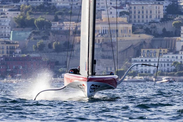 IPA88971013 - Day 1 of the Louis Vuitton 38th America s Cup Preliminary Regatta in Naples. AC40 foiling monotypes racing across the Gulf of Naples, featuring intense fleet action from all participating syndicates, including Emirates Team New Zealand, Luna Rossa Prada Pirelli, GB1, Tudor Team Alinghi, and other international teams on the official race course. During the Louis Vuitton 38th America s Cup Preliminary Regatta in Naples, a sailing race in Naples, Italy, on September 25, 2026 Copyright: xCarloxDixSanto IPAxSportx xx IPA88971013
