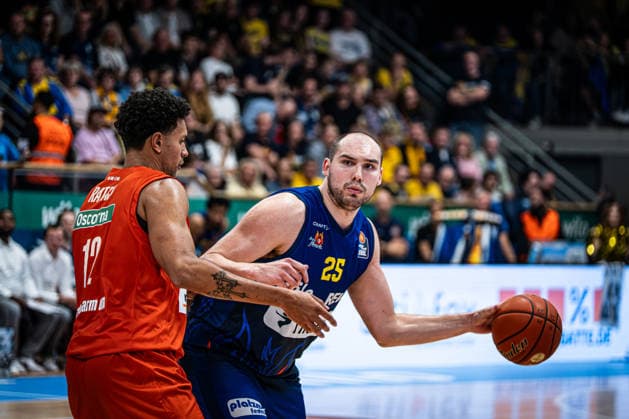 easyCredit BBL - Phoenix Hagen vs. ratiopharm ulm, Hagen, 25.09.2026, Ischelandhalle Hagen Cameron Krutwig (25, Phoenix Hagen, PF) gegen Michael Rataj (12, ratiopharm ulm, PF) ; easyCredit BBL - Phoenix Hagen vs. ratiopharm ulm, Hagen, 25.09.2026, Ischelandhalle Hagen Copyright: xBEAUTIFULxSPORTS Piepenstockx