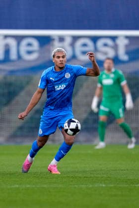 Kenny Freßle (Fressle, FC Astoria, 40), am Ball, Freisteller, Ganzkörper, Einzelbild, Einzelfoto, Aktion, Action, 25.09.2026, Walldorf (Deutschland), Fussball, Regionalliga Südwest, FC-Astoria Walldorf - SV Sandhausen