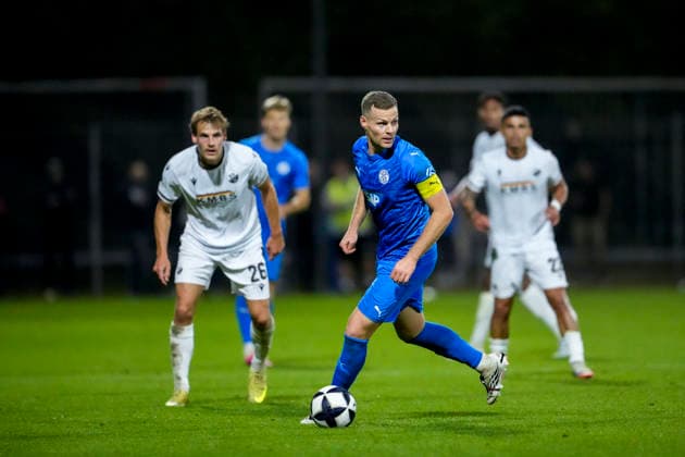 Marcel Carl (FC Astoria, 9, Kapitän), am Ball, Aktion, Action, Spielszene, 25.09.2026, Walldorf (Deutschland), Fussball, Regionalliga Südwest, FC-Astoria Walldorf - SV Sandhausen