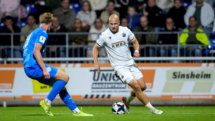 v.li.: Marvin Mutz (FC Astoria, 29), Felix Lohkemper (SVS, 10), Aktion, Action, Spielszene, 25.09.2026, Walldorf (Deutschland), Fussball, Regionalliga Südwest, FC-Astoria Walldorf - SV Sandhausen