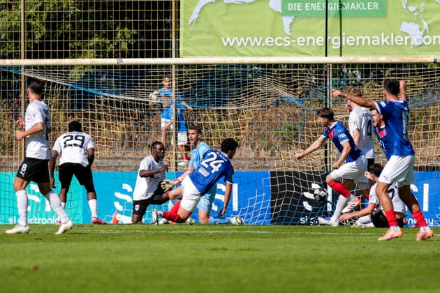 Torschütze Anas Alaoui (VfR Mannheim, 24), erzielt das Tor zum 1:0, Treffer, Torerfolg, Highlight, Action, Aktion, Spielszene, 26.09.2026, Mannheim (Deutschland), Fussball, Regionalliga Südwest, VfR Mannheim - SG Barockstadt Fulda-Lehnerz