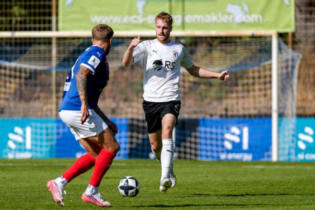 v.li.: Alexander Esswein (VfR Mannheim, 11, Kapitän), Milian Habermehl (SG Barockstadt, 4), Zweikampf, Spielszene, Duell, duel, tackle, tackling, Dynamik, Action, Aktion, 26.09.2026, Mannheim (Deutschland), Fussball, Regionalliga Südwest, VfR Mannheim - SG Barockstadt Fulda-Lehnerz