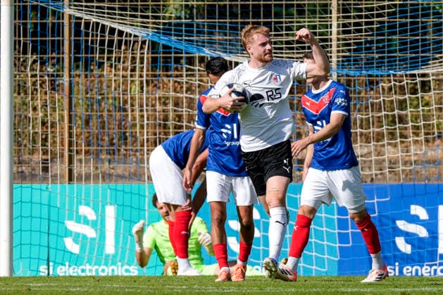 Torschütze Milian Habermehl (SG Barockstadt, 4), jubelt über das Tor zum 3:1, Jubel, jubeln, Torjubel, Torerfolg, celebrate the goal, goal, celebration, jubelt ueber das Tor, Freuen, Freude, freut sich, optimistisch, positiv, Spielszene, Highlight, Einzelbild, Einzelfoto, Aktion, Action, 26.09.2026, Mannheim (Deutschland), Fussball, Regionalliga Südwest, VfR Mannheim - SG Barockstadt Fulda-Lehnerz