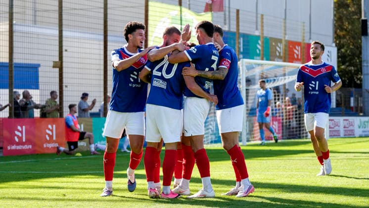 Spieler vom VfR Mannheim, jubeln über das Tor zum 4:1, Jubel, Torjubel, Torerfolg, celebrate the goal, goal, celebration, jubelt ueber das Tor, Freuen, Freude, freut sich, optimistisch, positiv, Spielszene, Highlight, Action, Aktion, 26.09.2026, Mannheim (Deutschland), Fussball, Regionalliga Südwest, VfR Mannheim - SG Barockstadt Fulda-Lehnerz