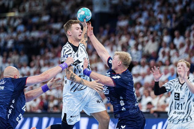Emil Wernsdorf Madsen (THW Kiel, 11), Emil Bergholt (SG Flensburg-Handewitt, 14) GER, THW Kiel vs. SG Flensburg-Handewitt, Handball, 1. Bundesliga, Spieltag 6, Saison 2026 2027, 26.09.2026 GER, THW Kiel vs. SG Flensburg-Handewitt, Handball, 1. Bundesliga, Spieltag 6, Saison 2026 2027, 26.09.2026 Kiel Copyright: xEibner-Pressefoto MarcelxvonxFehrnx EP_MFN