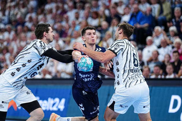 Hendrik Pekeler (THW Kiel, 61), Aymeric Minne (SG Flensburg-Handewitt, 44), Harald Reinkind (THW Kiel, 06) GER, THW Kiel vs. SG Flensburg-Handewitt, Handball, 1. Bundesliga, Spieltag 6, Saison 2026 2027, 26.09.2026 GER, THW Kiel vs. SG Flensburg-Handewitt, Handball, 1. Bundesliga, Spieltag 6, Saison 2026 2027, 26.09.2026 Kiel Copyright: xEibner-Pressefoto MarcelxvonxFehrnx EP_MFN