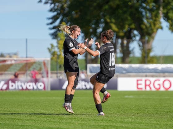 Tor zum 2:0 durch Napsugar Sinka (FC Carl Zeiss Jena, 06), jubelt mit Annika Wohner (FC Carl Zeiss Jena, 18) , SV Eutingen vs. FC Carl Zeiss Jena, Fussball, Frauen DFB-Pokal, 2026 2027, 26.09.2026, SV Eutingen vs. FC Carl Zeiss Jena, Fussball, Frauen DFB-Pokal, 2026 2027, 26.09.2026 Eutingen im Gäu Copyright: xEibner-Pressefoto DanielexLaxRocx EP_DLO