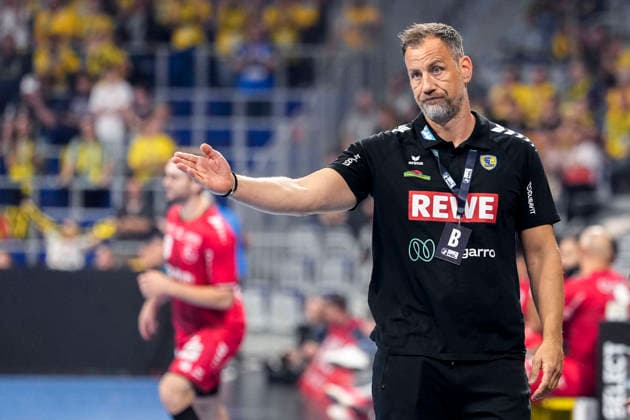 Maik Machulla (Trainer, Cheftrainer, RNL), gibt Anweisungen, gestikuliert, mit den Armen gestikulieren, Einzelbild, Einzelfoto, Aktion, Action, 26.09.2026, Mannheim (Deutschland), Handball, Bundesliga, Rhein-Neckar Löwen - MT Melsungen