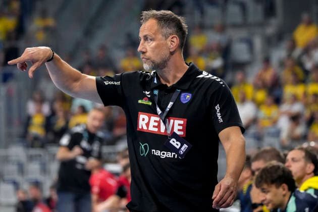 Maik Machulla (Trainer, Cheftrainer, RNL), gibt Anweisungen, gestikuliert, mit den Armen gestikulieren, Einzelbild, Einzelfoto, Aktion, Action, 26.09.2026, Mannheim (Deutschland), Handball, Bundesliga, Rhein-Neckar Löwen - MT Melsungen