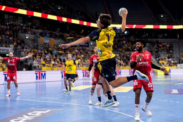 Niclas Mierzwa (RNL, 11), beim Sprungwurf, Wurf, Torwurf, Action, Aktion, Spielszene, 26.09.2026, Mannheim (Deutschland), Handball, Bundesliga, Rhein-Neckar Löwen - MT Melsungen