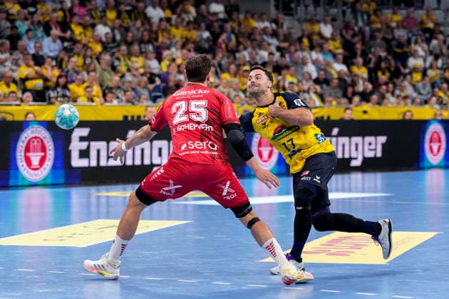 v.li.: Olle Forsell Schefvert (MTM, 25), Dani Baijens (RNL, 77), Zweikampf, Spielszene, Duell, duel, tackle, tackling, Dynamik, Action, Aktion, Wurf, beim Torwurf, 26.09.2026, Mannheim (Deutschland), Handball, Bundesliga, Rhein-Neckar Löwen - MT Melsungen