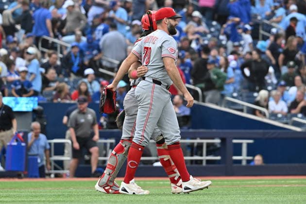 September 26, 2026, Toronto, On, Canada: Cincinnati Reds relief pitcher Tejay Antone (70) and catcher Tyler Stephenson, rear, celebrate after defeating the Toronto Blue Jays in MLB, Baseball Herren, USA baseball action in Toronto on Saturday, Sept. 26, 2026. Canada News - September 26, 2026 - ZUMAc35_ 20260926_zaf_c35_093 Copyright: xJonxBlackerx