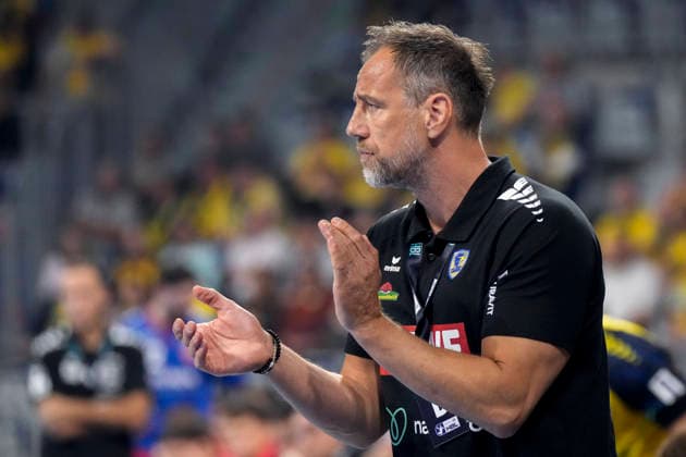 Maik Machulla (Trainer, Cheftrainer, RNL), gibt Anweisungen, gestikuliert, mit den Armen gestikulieren, Einzelbild, Einzelfoto, Aktion, Action, 26.09.2026, Mannheim (Deutschland), Handball, Bundesliga, Rhein-Neckar Löwen - MT Melsungen