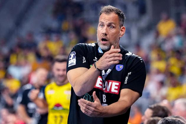 Maik Machulla (Trainer, Cheftrainer, RNL), gibt Anweisungen, gestikuliert, mit den Armen gestikulieren, Einzelbild, Einzelfoto, Aktion, Action, 26.09.2026, Mannheim (Deutschland), Handball, Bundesliga, Rhein-Neckar Löwen - MT Melsungen
