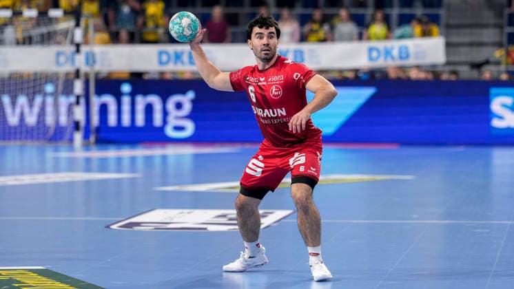 Erik Balenciaga Azcue (MTM, 6), am Ball, Freisteller, Ganzkörper, Einzelbild, Einzelfoto, Aktion, Action, 26.09.2026, Mannheim (Deutschland), Handball, Bundesliga, Rhein-Neckar Löwen - MT Melsungen