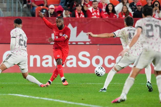 September 26, 2026, Toronto, On, CAN: Canada s Junior Hoilett sends a cross into the Chilean penalty area during second half International Friendly, Länderspiel, Nationalmannschaft action, in Toronto, on Saturday, Sept. 26, 2026. Canada News - September 26, 2026 - ZUMAc35_ 20260926_zaf_c35_132 Copyright: xChrisxYoungx