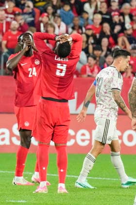 September 26, 2026, Toronto, On, CAN: Canada s Promise David and Cyle Larin react to a missed scoring opportunity as Chile s Rodrigo Echeverria walks past during second half International Friendly, Länderspiel, Nationalmannschaft action, in Toronto, on Saturday, Sept. 26, 2026. Canada News - September 26, 2026 - ZUMAc35_ 20260926_zaf_c35_139 Copyright: xChrisxYoungx