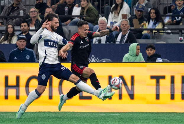September 26, 2026, Vancouver, Bc, CANADA: Vancouver Whitecaps Tristan Blackmon (left) and D.C. United s Joao Peglow (7) vie for the ball during the first half of an MLS, Fussball Herren, USA soccer match, in Vancouver, on Saturday, Sept. 26, 2026. Canada News - September 26, 2026 - ZUMAc35_ 20260926_zaf_c35_203 Copyright: xJacobxMallarix