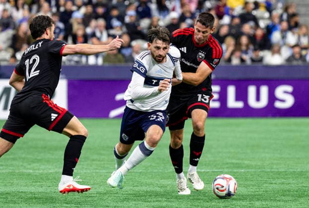 September 26, 2026, Vancouver, Bc, CANADA: Vancouver Whitecaps Tristan Blackmon (centre) moves the ball between D.C. United s Sean Nealis (13) and Conner Antley (12) during the second half of an MLS, Fussball Herren, USA soccer match, in Vancouver, on Saturday, Sept. 26, 2026. Canada News - September 26, 2026 - ZUMAc35_ 20260926_zaf_c35_215 Copyright: xJacobxMallarix