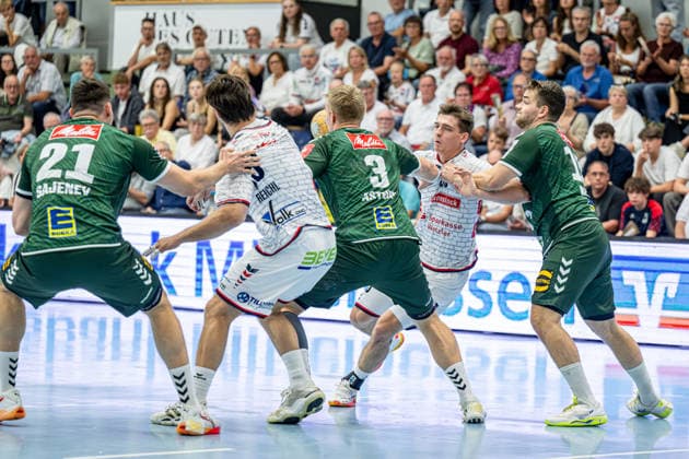 2. Handball Bundesliga; TV Hüttenberg - GWD Minden, 26.09.26 Torsten Anselm (TV Hüttenberg, 25), Ian Weber (GWD Minden, 13), Daniel Astrup Pedersen (GWD Minden, 3), Vit Reichl (TV Hüttenberg, 19), Mika Sajenev (GWD Minden, 21) 2. Handball Bundesliga; TV Hüttenberg - GWD Minden: Hüttenberg, 26.09.26 Copyright: xBEAUTIFULxSPORTS Roeczeyx