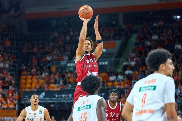 Jaylen Sims (ratiopharm ulm, 30), Brandon Tischler (Wuerzburg Baskets, 08) beim Wurf, Simisola Shittu (ratiopharm ulm, 45), Adam Atamna (ratiopharm ulm, 00) GER, Ratiopharm Ulm vs. Wuerzburg Baskets, Basketball, 1. Bundesliga, 3. Spieltag, Spielzeit 2026 2027, 27.09.2026 GER, Ratiopharm Ulm vs. Wuerzburg Baskets, Basketball, 1. Bundesliga, 3. Spieltag, Spielzeit 2026 2027, 27.09.2026 Neu-Ulm Copyright: xEibner-Pressefoto GeraldxOelze-dexStoppanyx EP_ODS