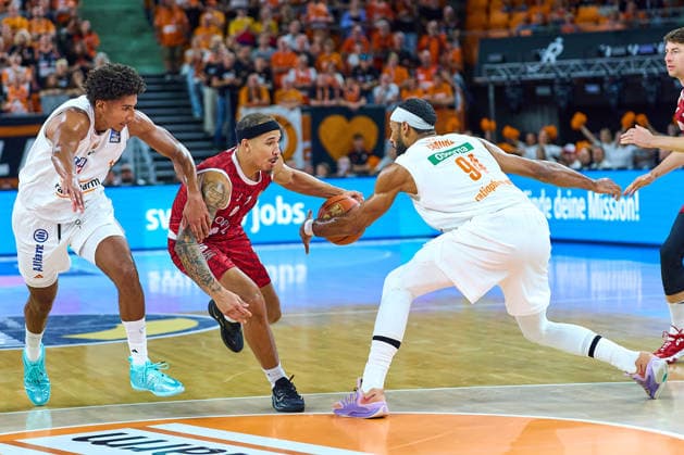 Meissa Faye (ratiopharm ulm, 11), Max Jones (Wuerzburg Baskets, 02), Armel Traore (ratiopharm ulm, 07) GER, Ratiopharm Ulm vs. Wuerzburg Baskets, Basketball, 1. Bundesliga, 3. Spieltag, Spielzeit 2026 2027, 27.09.2026 GER, Ratiopharm Ulm vs. Wuerzburg Baskets, Basketball, 1. Bundesliga, 3. Spieltag, Spielzeit 2026 2027, 27.09.2026 Neu-Ulm Copyright: xEibner-Pressefoto GeraldxOelze-dexStoppanyx EP_ODS