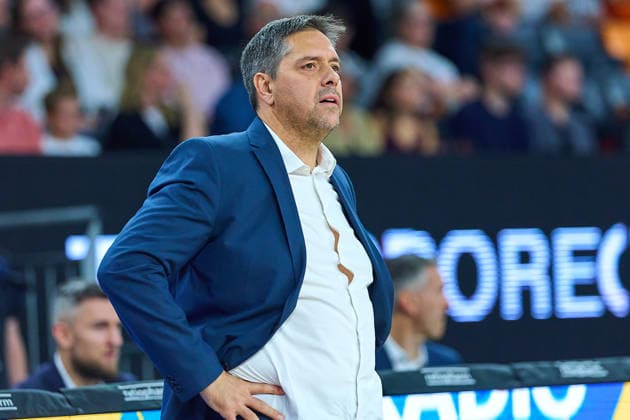 Portrait, Portraet, Freisteller von Ty Harrelson (ratiopharm ulm, Cheftrainer) GER, Ratiopharm Ulm vs. Wuerzburg Baskets, Basketball, 1. Bundesliga, 3. Spieltag, Spielzeit 2026 2027, 27.09.2026 GER, Ratiopharm Ulm vs. Wuerzburg Baskets, Basketball, 1. Bundesliga, 3. Spieltag, Spielzeit 2026 2027, 27.09.2026 Neu-Ulm Copyright: xEibner-Pressefoto GeraldxOelze-dexStoppanyx EP_ODS